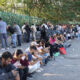 Migrantes hacen filas este miércoles, en Tapachula en el estado de Chiapas (México). EFE/ Juan Manuel Blanco