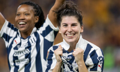 Lucia Garcia de Rayadas celebra el título del torneo Apertura al finalizar el partido del Torneo Apertura 2024 de la Liga MX Femenil entre Rayadas y Tigres, en el estadio BBVA de la ciudad de Monterrey (México). Imagen de archivo. EFE/ Miguel Sierra