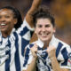 Lucia Garcia de Rayadas celebra el título del torneo Apertura al finalizar el partido del Torneo Apertura 2024 de la Liga MX Femenil entre Rayadas y Tigres, en el estadio BBVA de la ciudad de Monterrey (México). Imagen de archivo. EFE/ Miguel Sierra