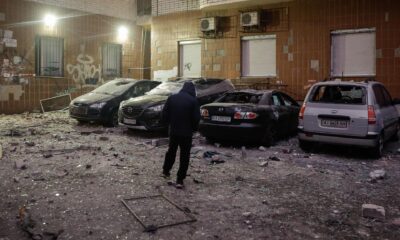 Daños por el ataque de drones en una calle de Kiev el 10 de enero. EFE/EPA/SERGEY DOLZHENKO