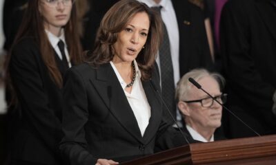 La Vicepresidenta de EE. UU., Kamala Harris, habla durante una ceremonia para el expresidente Jimmy Carter en Washington, DC, Estados Unidos, 7 de enero de 2025. EFE/J. SCOTT APPLEWHITE / POOL