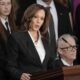 La Vicepresidenta de EE. UU., Kamala Harris, habla durante una ceremonia para el expresidente Jimmy Carter en Washington, DC, Estados Unidos, 7 de enero de 2025. EFE/J. SCOTT APPLEWHITE / POOL