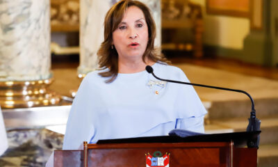 Fotografía de archivo de la presidenta de Perú, Dina Boluarte, durante una firma de acuerdos con Corea del Su, en el salón Dorado del Palacio de Gobierno en Lima (Perú). EFE/ Renato Pajuelo