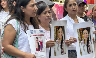 Imagen de archivo de familiares y amigos de la defensora de derechos humanos, Sandra Estefana Domínguez Martínez, desaparecida el 4 de octubre, se manifestaron para exigir su aparición con vida, en la ciudad de Oaxaca (México). EFE/Jesús Méndez