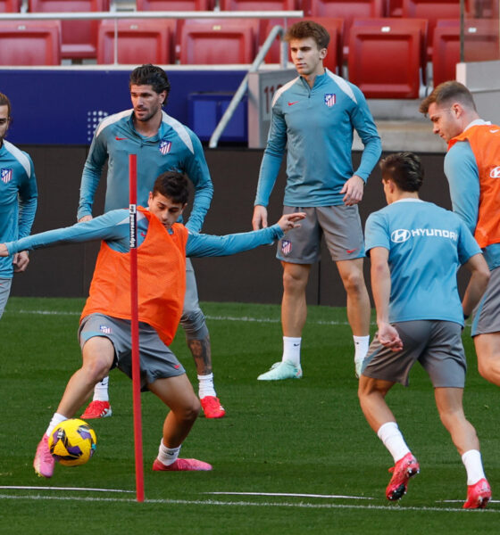 Los jugadores del Atlético, durante el entrenamiento. EFE/ Javier Lizón