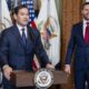 El Secretario de Estado de EE.UU. Marco Rubio (i) pronuncia un discurso después de ser investido por el Vicepresidente JD Vance (d) en la oficina ceremonial del Vicepresidente en Washington, DC, EE. UU., 21 de enero de 2025. EFE/SHAWN THEW / POOL