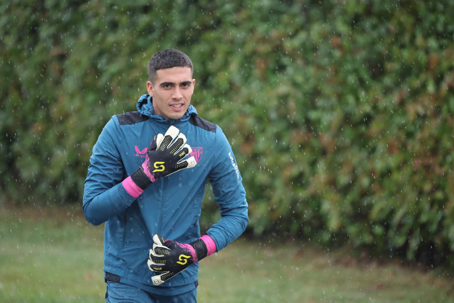 Imagen de archivo del guardameta Alex Padilla, del Athletic de Bilbao, durante un entrenamiento en Lezama. Archivo. EFE/Luis Tejido