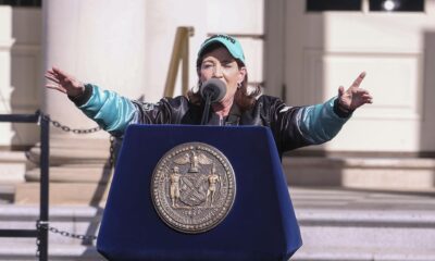 Fotografía de archivo de la gobernadora de Nueva York, Kathy Hochul, durante una ceremonia en el ayuntamiento en Nueva York, EE. UU., el 24 de octubre de 2024.EFE/EPA/Sarah Yenesel