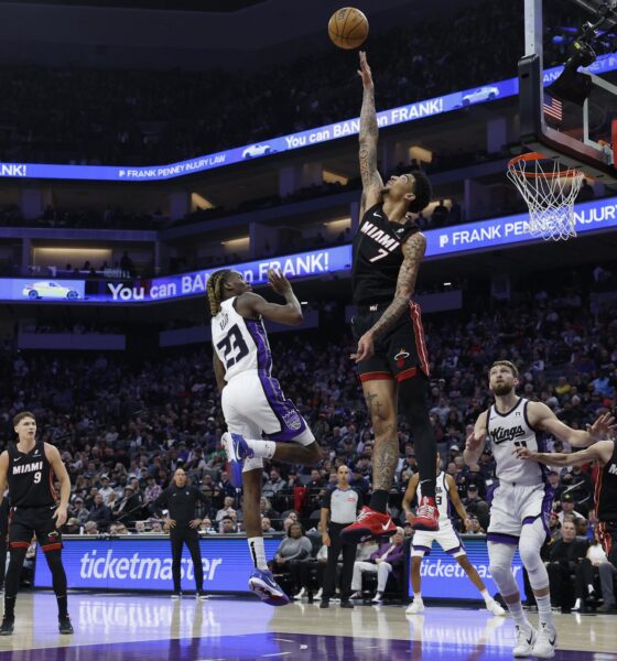 Fotografía de un juego de la NBA entre Sacramento Kings y Miami Heat. La NBA aplazó dos partidos más por los incendios en Los Ángeles. EFE/JOHN G. MABANGLO