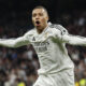 El delantero francés del Real Madrid Kylian Mbappé celebra tras anotar su segundo gol, el tercero del equipo, durante un partido de la jornada 20 de LaLiga EA Sports, entre el Real Madrid y el UD Las Palmas, en el Estadio Santiago Bernabéu de Madrid. EFE/ Sergio Perez