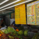 Fotografía de archivo de una tabla con precios en una plaza de mercado en La Habana (Cuba). EFE/Yander Zamora