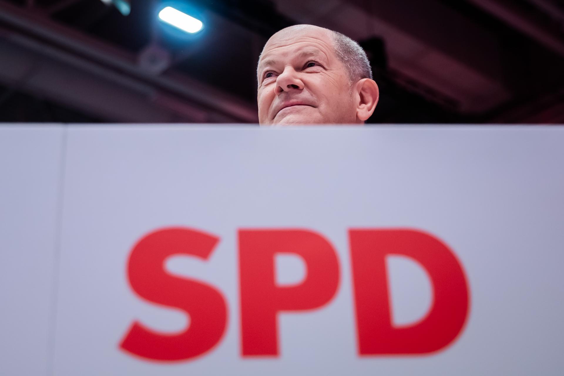 El canciller alemán, Olaf Scholz, en la convención del Partido Socialdemócrata (SPD) que le proclamó este sábado en Berlín candidato del partido para las elecciones anticipadas del próximo 23 de febrero. EFE/EPA/Christoph Soeder