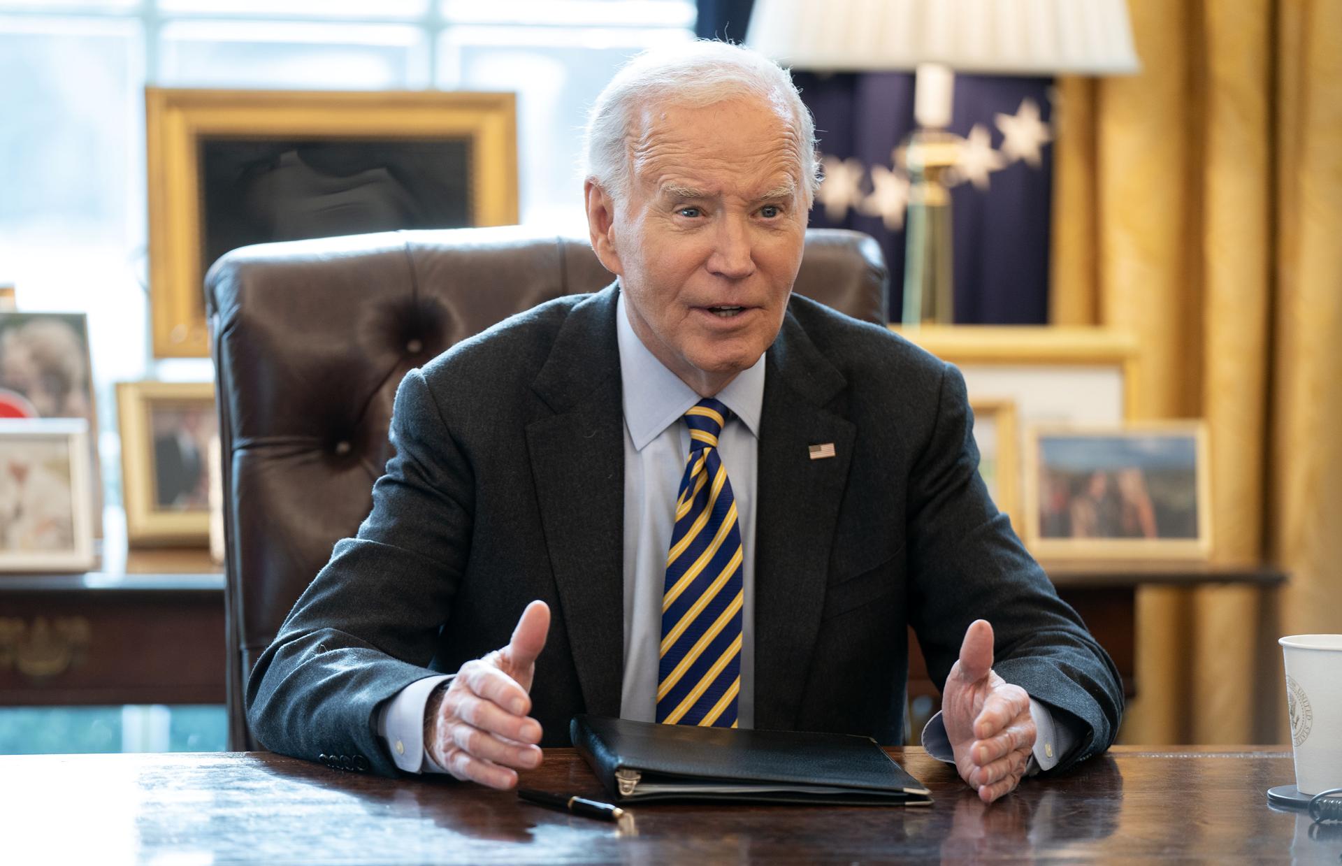 El presidente de EE.UU., Joe Biden, dialogó este viernes con su homólogo ucraniano, Volodímir Zelenski. EFE/EPA/Leigh Vogel/POOL