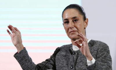 La presidenta de México, Claudia Sheinbaum, habla durante una rueda de prensa este lunes, en el Palacio Nacional en la Ciudad de México (México). EFE/ Mario Guzmán