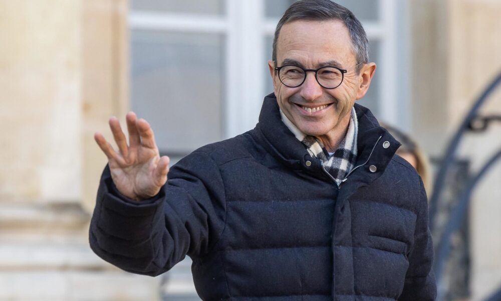 El ministro del Interior francés, Bruno Retailleau, sale del Palacio del Elíseo tras el primer Consejo de Ministros del año en París, Francia, 03 de enero de 2025. 
EFE/EPA/CHRISTOPHE PETIT TESSON