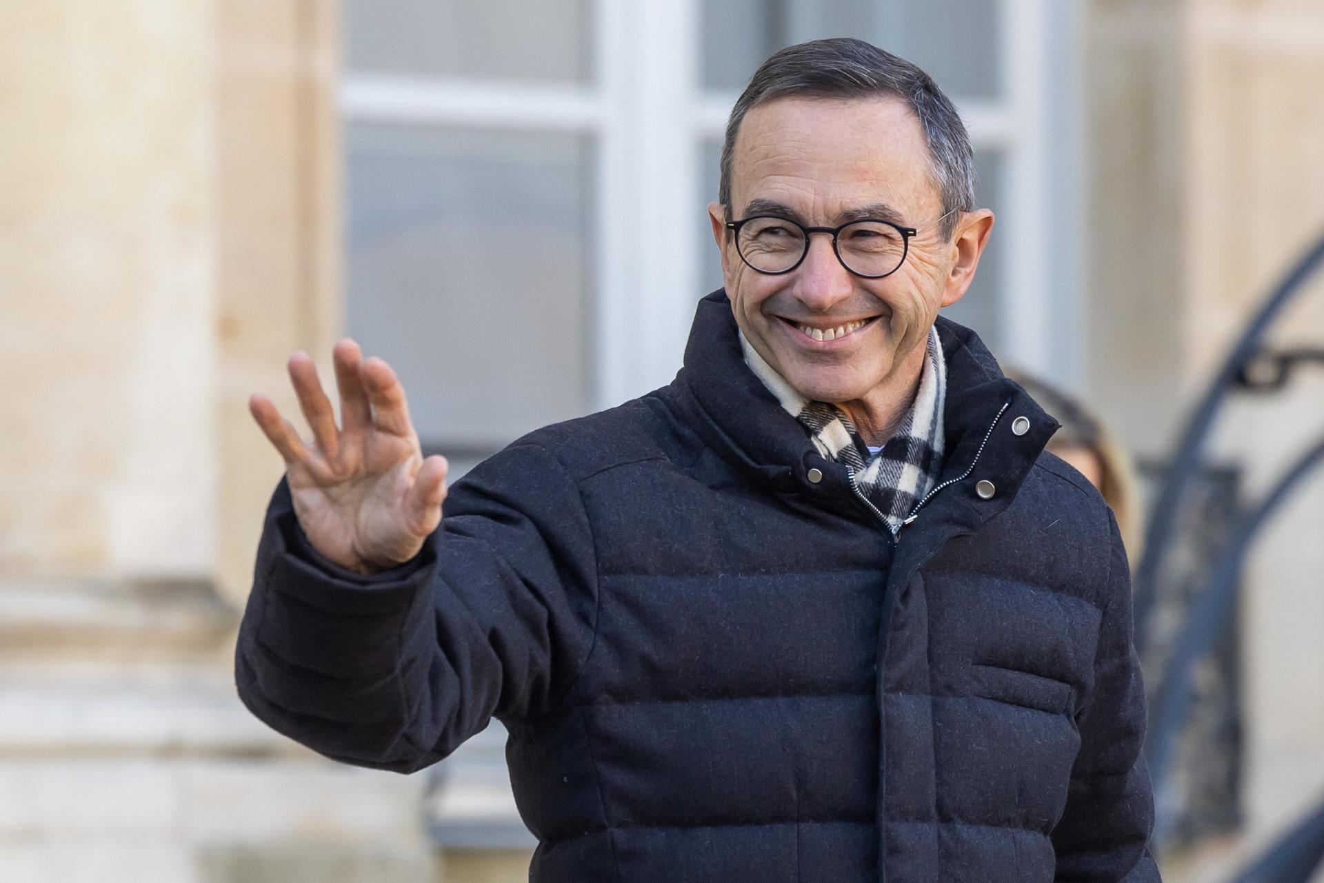 El ministro del Interior francés, Bruno Retailleau, sale del Palacio del Elíseo tras el primer Consejo de Ministros del año en París, Francia, 03 de enero de 2025. 
EFE/EPA/CHRISTOPHE PETIT TESSON