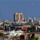 Fotografía de archivo de la vista del obelisco de la Plaza de la Revolución (i) y del edificio sede del Ministerio de las Fuerzas Armadas Revolucionarias (MINFAR) en La Habana (Cuba). EFE/Yander Zamora