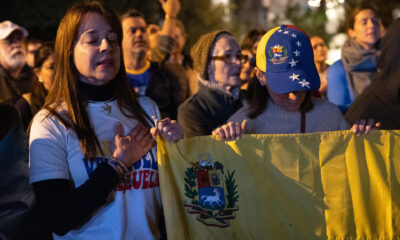 Venezolanos participan en una manifestación este jueves, en Ciudad de Guatemala (Guatemala). EFE/ David Toro