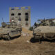 Edificios reducidos a escombros, fachadas agujereadas por el impacto de metralla de gran calibre y un océano de devastación es la imagen que persiste a lo largo de todo un recorrido por Yabalia, norte de la Franja de Gaza. EFE/Alejandro Ernesto