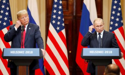 Foto de archivo, tomada el 16 de julio de 2018, del presidente estadounidense, Donald J. Trump (i), y su homólogo ruso, Vladimir Putin (d), mientras ofrecen una rueda de prensa conjunta tras la cumbre formal entre ambos dirigentes celebrada en el Palacio Presidencial de Helsinki, Finlandia. EFE/Anatoly Maltsev