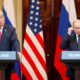 Foto de archivo, tomada el 16 de julio de 2018, del presidente estadounidense, Donald J. Trump (i), y su homólogo ruso, Vladimir Putin (d), mientras ofrecen una rueda de prensa conjunta. EFE/Anatoly Maltsev