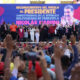 El líder chavista Nicolás Maduro (c) pronuncia un discurso durante un acto este viernes, en Caracas (Venezuela). EFE/ Ronald Peña R.