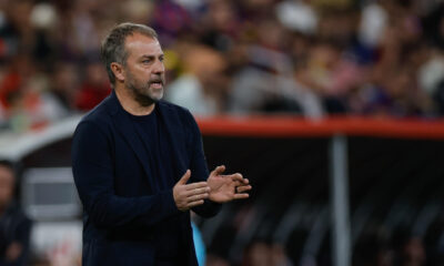 El entrenador del Barcelona, Hans-Dieter Flick, durante el partido de semifinales de la Supercopa de España ante el Athletic Club. EFE/Alberto Estévez