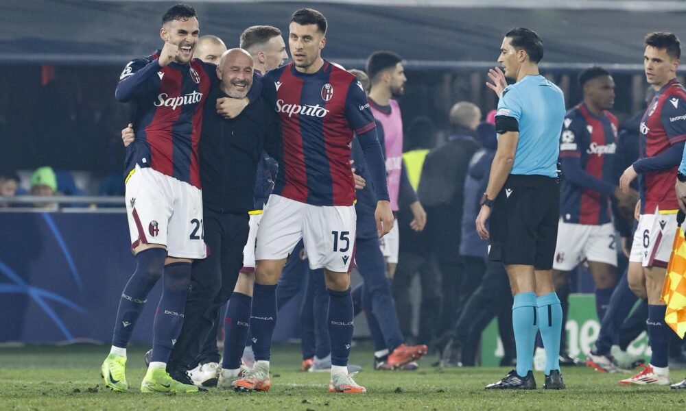 El entrenador del Bolonia Vincenzo Italiano celebra la victoria de su equipo tras el partido de la séptima jornada de la UEFA Champions League en el Renato Dall'Ara stadium en Bolonia,Italia. EFE/EPA/ELISABETTA BARACCHI