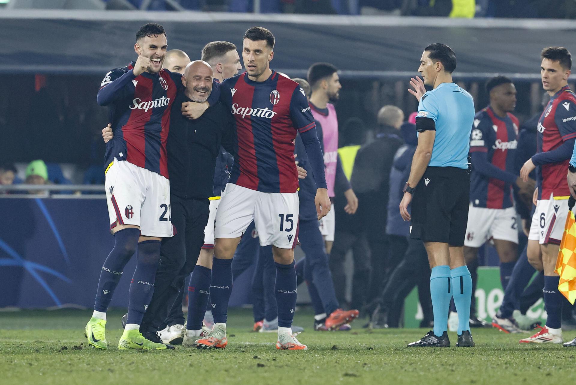 El entrenador del Bolonia Vincenzo Italiano celebra la victoria de su equipo tras el partido de la séptima jornada de la UEFA Champions League en el Renato Dall'Ara stadium en Bolonia,Italia. EFE/EPA/ELISABETTA BARACCHI