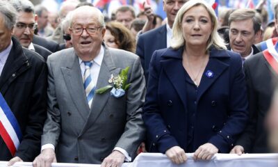 Imagen de archivo de Jean-Marie Le Pen y su hija Marine Le Pen. EFE/EPA/YOAN VALAT