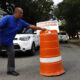 Empleados de la Universidad de Puerto Rico (UPR) mantienen bloqueada la entrada del centro de estudios durante una huelga, en San Juan, Puerto Rico. Imagen de archivo. EFE/Thais Llorca