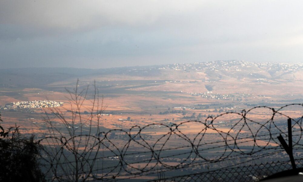 Vista general de la base militar de Har Dov en el Monte Hermón, el puesto estratégico en el cruce de caminos entre Líbano, Siria e Israel. EFE/Atef Safadi