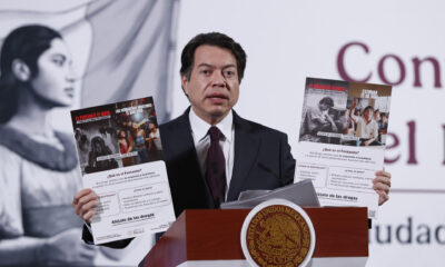 El secretario de Educación Pública (SEP) Mario Delgado habla en una rueda de prensa este martes, en el Palacio Nacional de la Ciudad de México (México). EFE/ Mario Guzmán