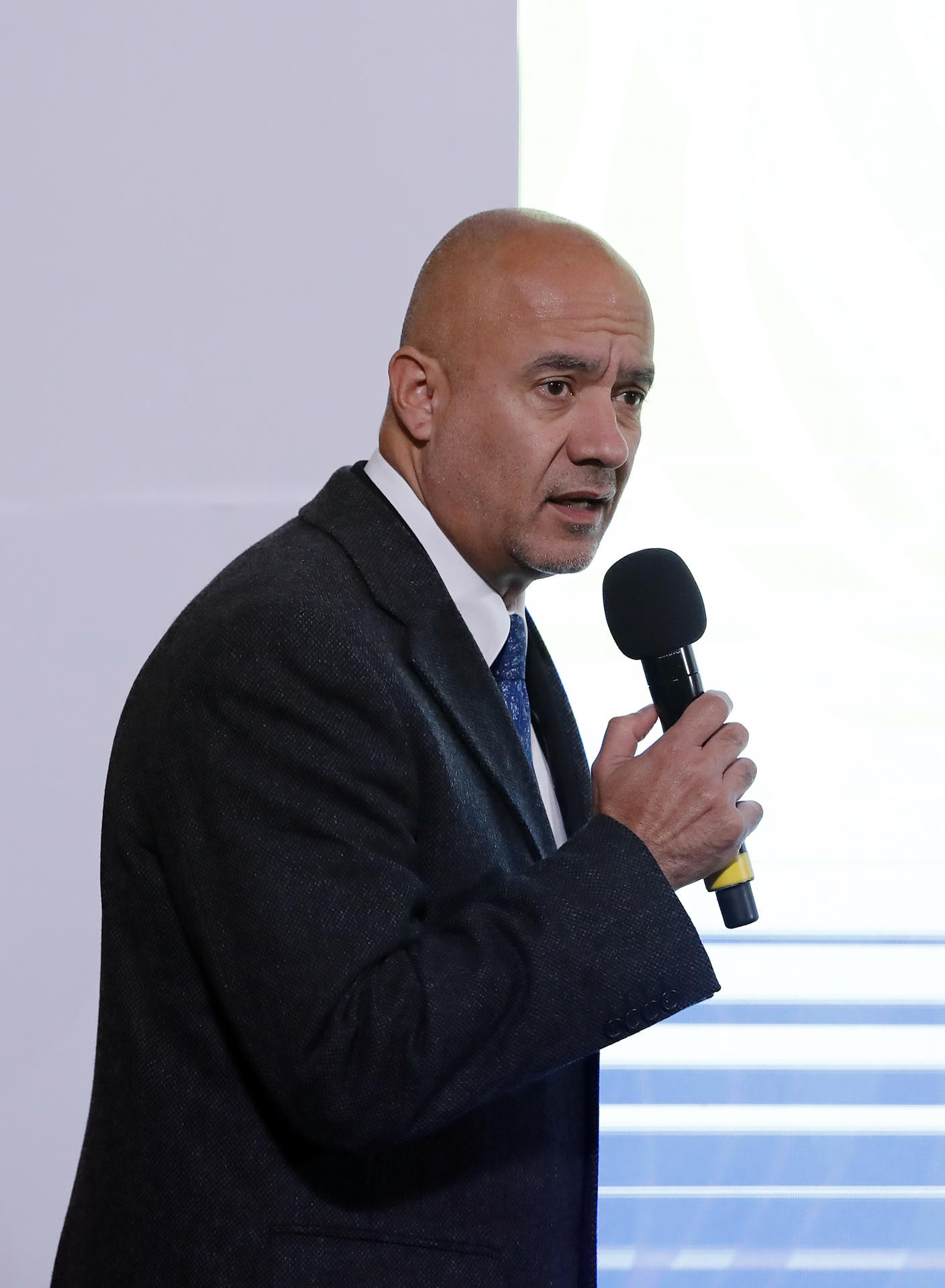 El secretario de Infraestructura, Comunicaciones y Transportes, Jesús Antonio Esteva, habla durante una rueda de prensa este jueves en el Palacio Nacional, en Ciudad de México (México). EFE/ Mario Guzmán