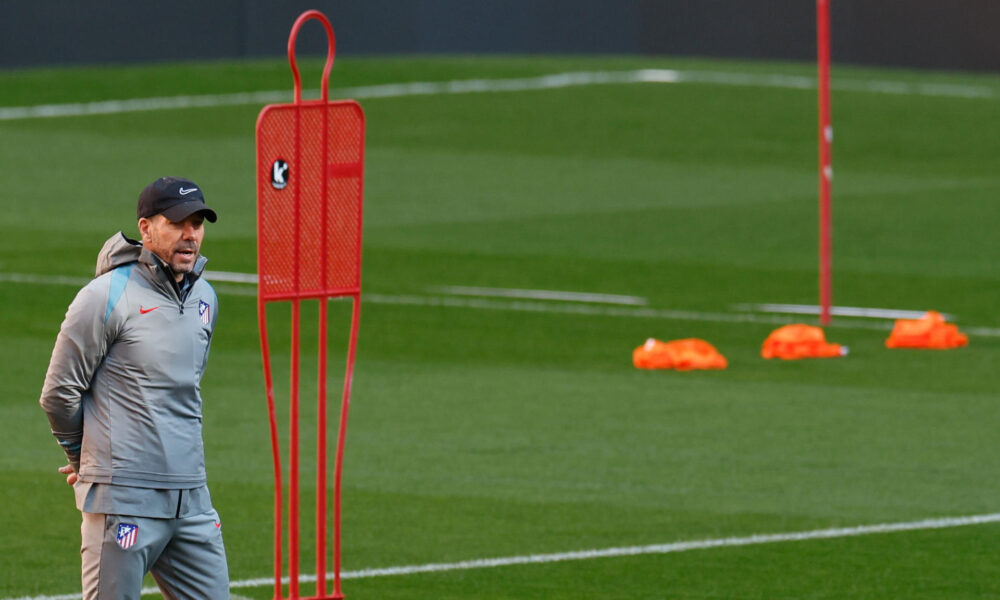 Simeone, durante el entrenamiento. EFE/ Javier Lizón