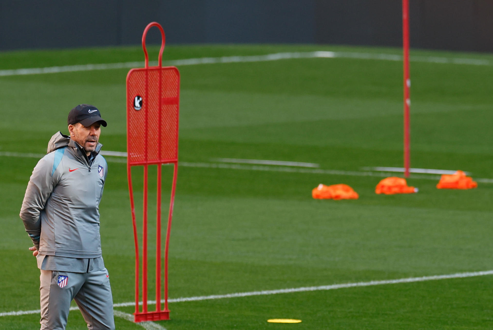 Simeone, durante el entrenamiento. EFE/ Javier Lizón