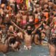 Participantes en el Kumbh Mela en el río Ganges en 2021. EFE/EPA/IDREES MOHAMMED