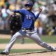 Fotografía de archivo en la que se registró al lanzador venezolano Martín Pérez, al actuar para los Rangers de Texas, durante un partido de la MLB, en Oakland (California, EE.UU.). EFE/John G. Mabanglo