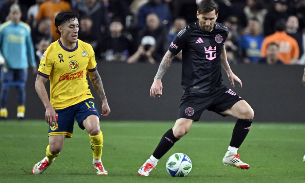 Lionel Messi aportó este sábado un gol de cabeza en el partido amistoso del Inter Miami con el América mexicano que terminó 2-2 en el Allegiant Stadium, en Las Vegas (Nevada). EFE/ DAVID BECKER