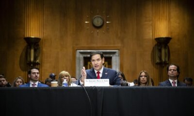 El senador republicano marco Rubio, nominado para el cargo de Secretario de Estado de EE.UU., testifica durante una audiencia de confirmación del Comité de Relaciones Exteriores del Senado, en el Capitolio, en Washington, DC. EFE/EPA/Graeme Sloan