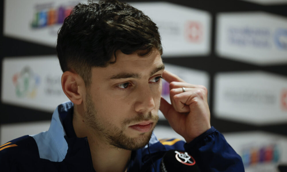 El centrocampista uruguayo del Real Madrid, Federico Valverde, durante la rueda de prensa ofrecida este sábado en Yeda, en la víspera de la final de la Supercopa de España de fútbol que les enfrenta al Barcelona. EFE/ Alberto Estevez