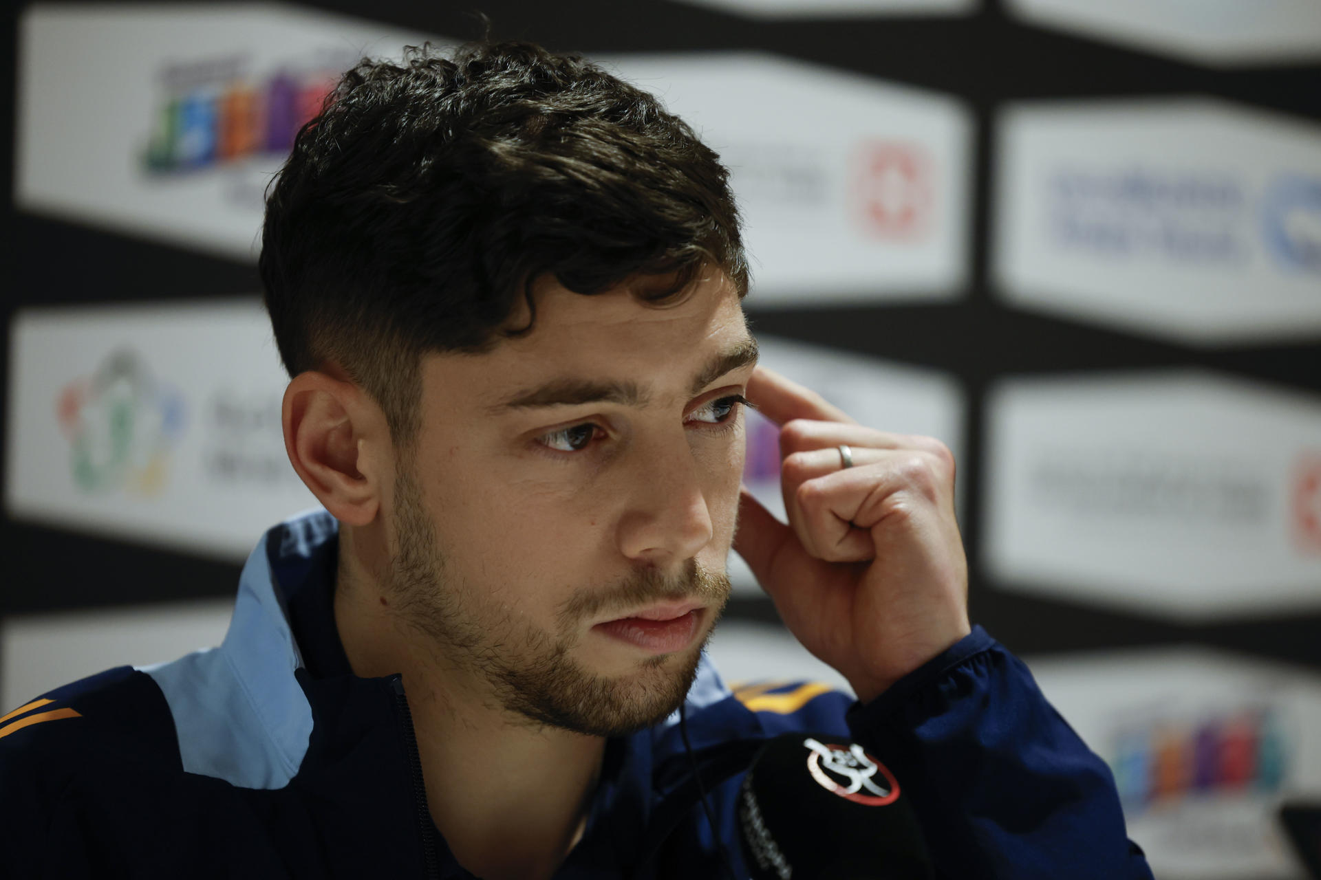 El centrocampista uruguayo del Real Madrid, Federico Valverde, durante la rueda de prensa ofrecida este sábado en Yeda, en la víspera de la final de la Supercopa de España de fútbol que les enfrenta al Barcelona. EFE/ Alberto Estevez