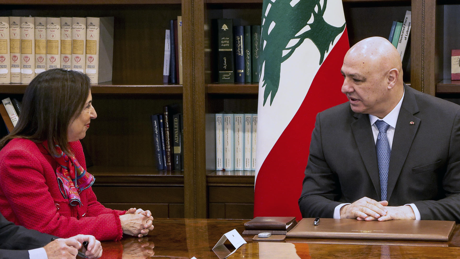 La ministra de Defensa de España, Margarita Robles, que se encuentra en un viaje de dos días a Líbano, se reunió este martes en el Palacio Presidencial con el nuevo presidente libanés, Joseph Aoun. 
EFE/PABLO ROJO ESCALONA