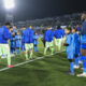 Los jugadores del Getafe hacen el pasillo de honor al FC Barcelona a su salida al terreno de juego antes del inicio del encuentro correspondiente a la jornada 20 de Laliga EA Sports que disputan hoy sábado Getafe y FC Barcelona en el Coliseum de Getafe. EFE / Kiko Huesca.