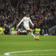 El delantero francés del Real Madrid Kylian Mbappé conduce el balón este domingo, durante un partido de la jornada 20 de LaLiga EA Sports, entre el Real Madrid y el UD Las Palmas, en el Estadio Santiago Bernabéu de Madrid. EFE/ Fernando Villar