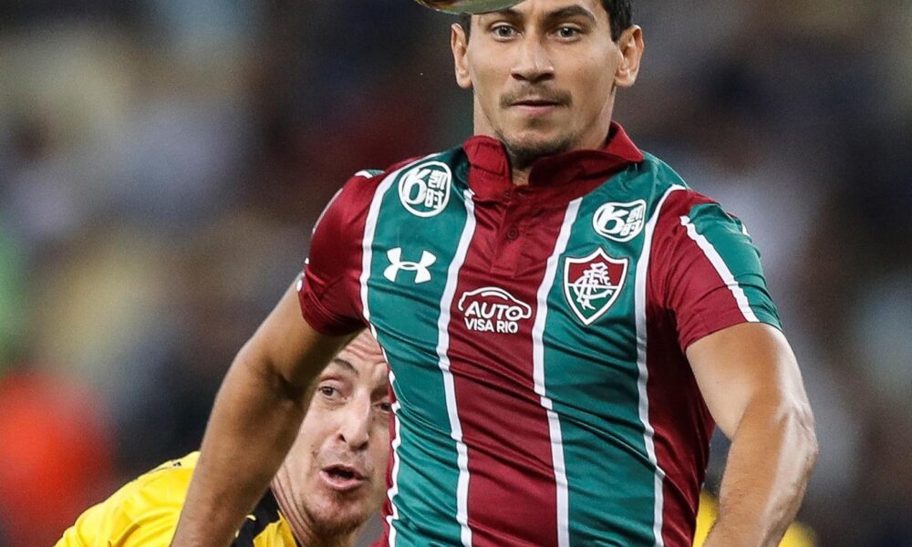 Foto de archivo de Paulo Henrique Ganso, creativo de Fluminense, a quien los médicos le han detectado una "pequeña miocarditis" que ha hecho prudente su separación temporal de la plantilla, según informó este sábado el club carioca. EFE/ Antonio Lacerda