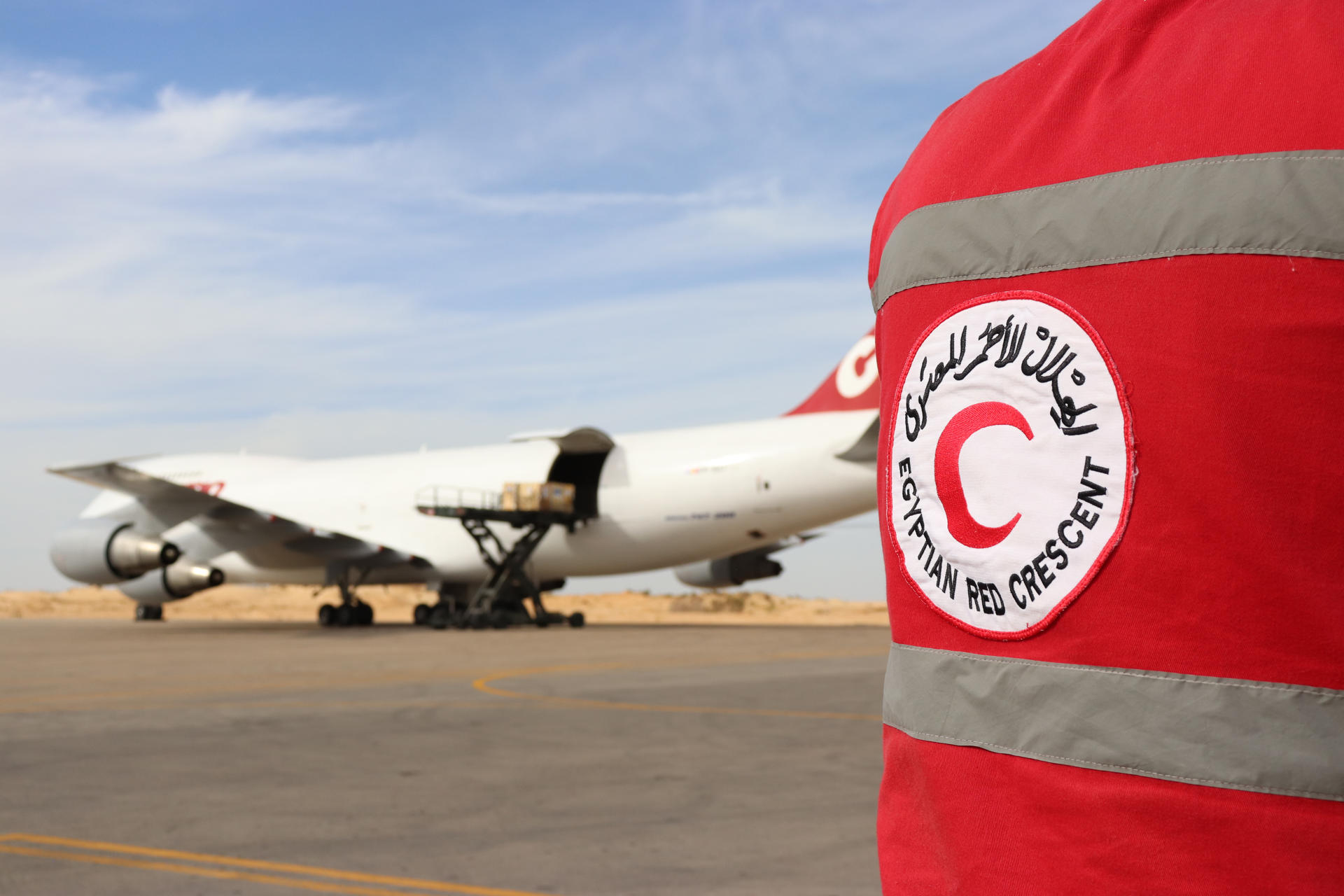 Foto archivo. Vista del aeropuerto de Al Arish, en la península del Sinaí (Egipto), donde se recibe la ayuda que va a la Franja de Gaza. EFE/ Carles Grau Sivera