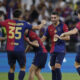 Los jugadores del FC Barcelona celebran la victoria tras el partido de la final de la Supercopa de España de fútbol entre el Real Madrid y el FC Barcelona, este domingo en Yeda, Arabia Saudí. EFE/ Alberto Estévez