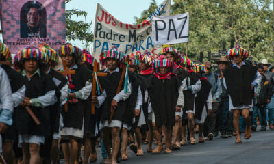 Indígenas participan en una marcha en rechazo a la violencia este domingo, en Chenalhó estado de Chiapas (México). EFE/ Carlos López