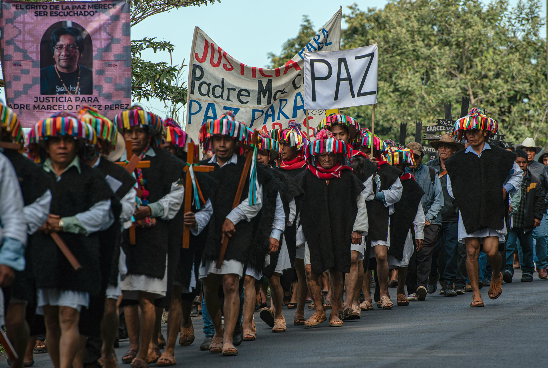 Indígenas participan en una marcha en rechazo a la violencia este domingo, en Chenalhó estado de Chiapas (México). EFE/ Carlos López